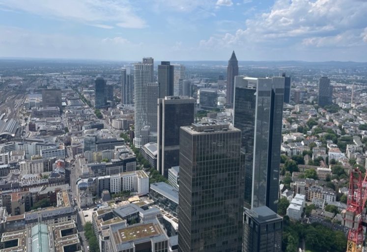 Vogelperspektive auf die Hochhäuser von Frankfurt am Main